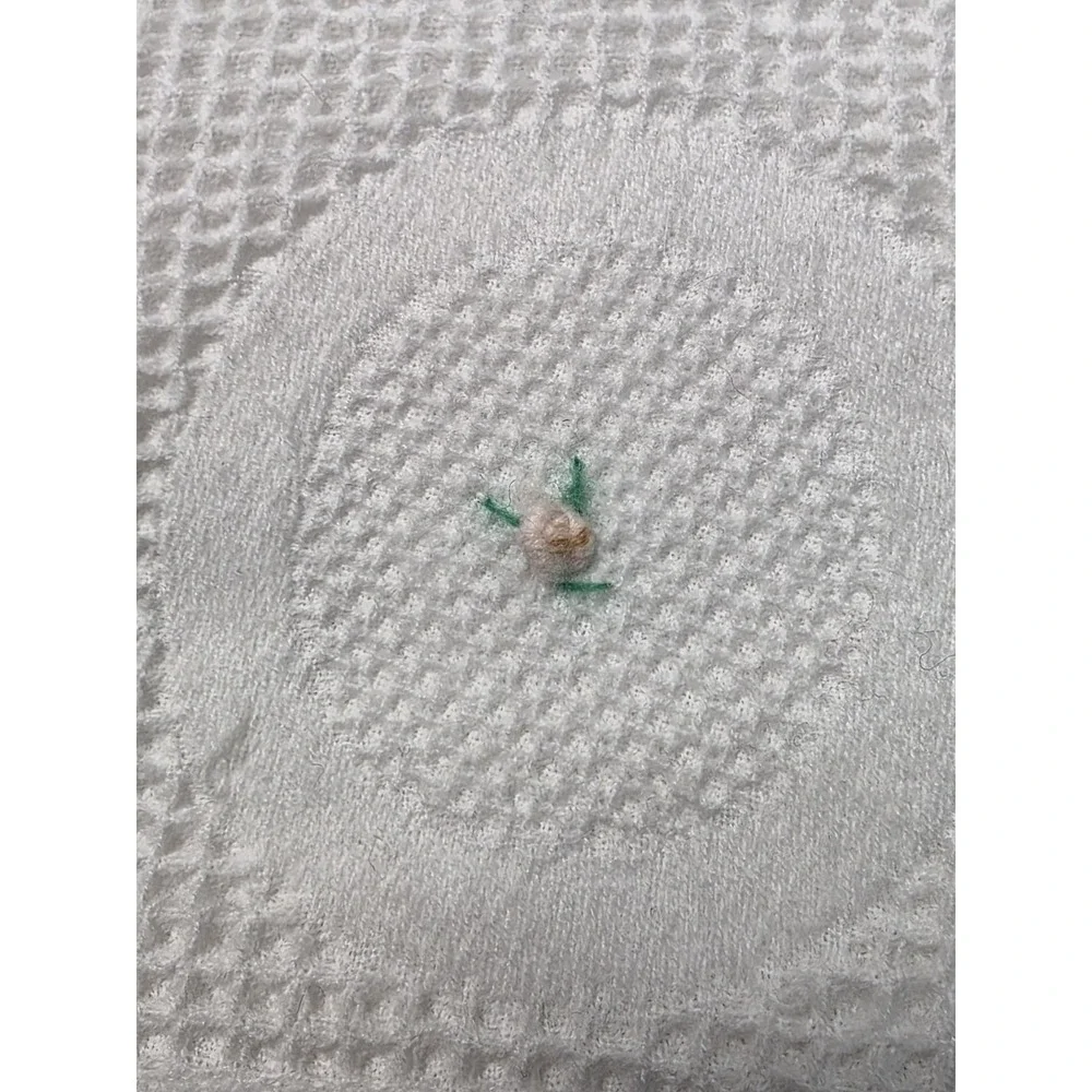 Vintage Macys Baby Blanket Made In Spain White Embroidered Flowers Fringe Knit